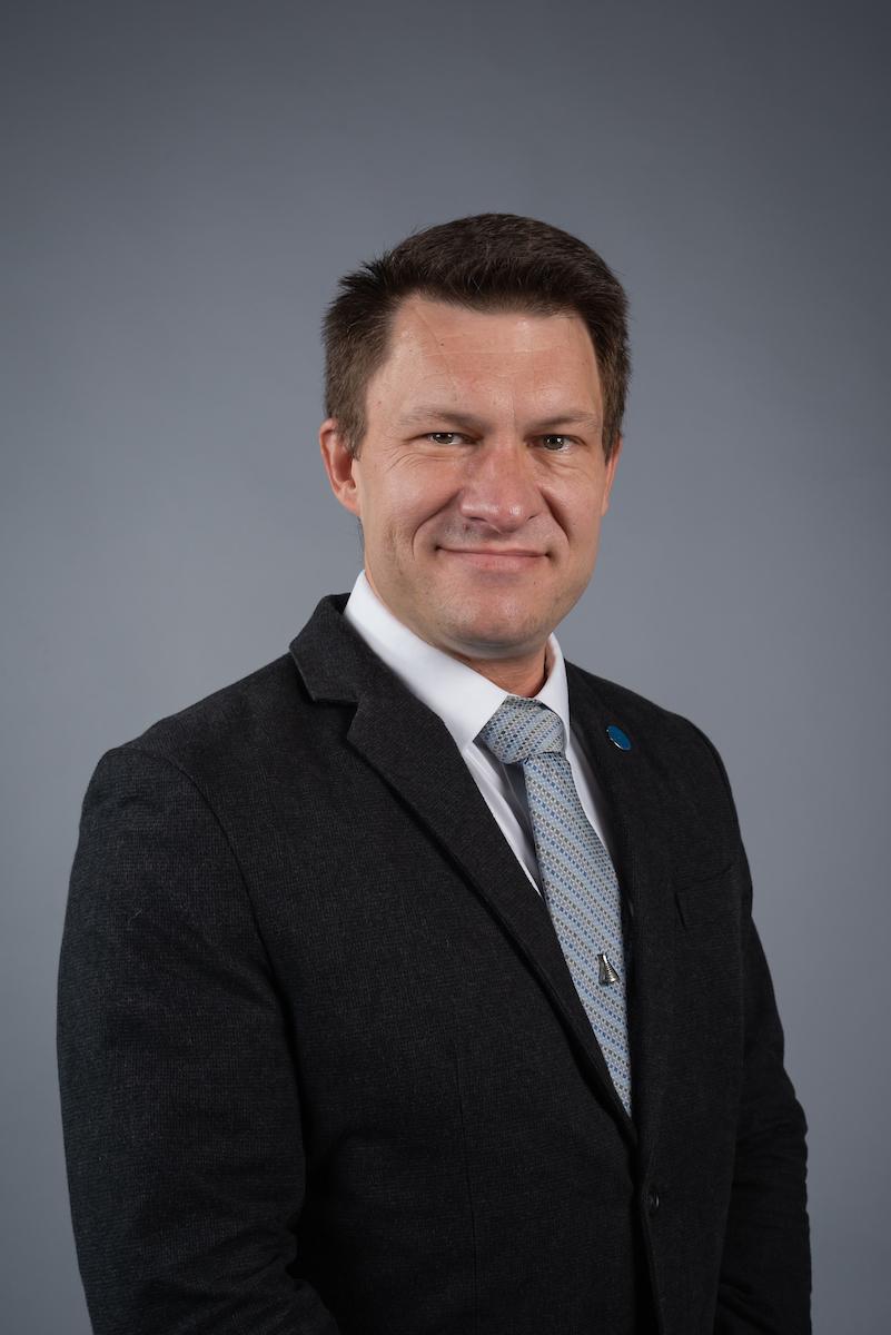 Portrait of Dr. Matthew Saderholm